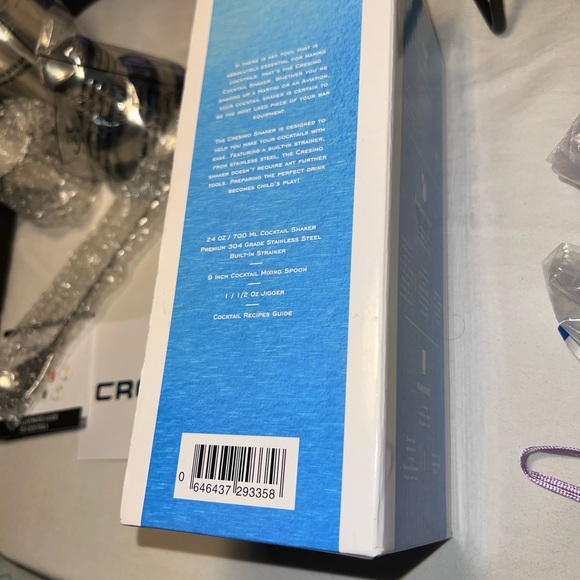 Cresimo 24 Oz. Stainless Steel Cocktail Shaker w/built-in strainer 3 Pce Set New - Picture 8 of 16